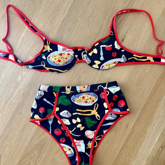 Lisa Says Gah Black and Red Patterned Bikini - Picture 5 of 11